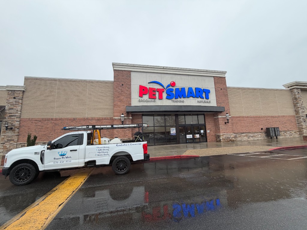 Commercial exterior cleaning at PetSmart