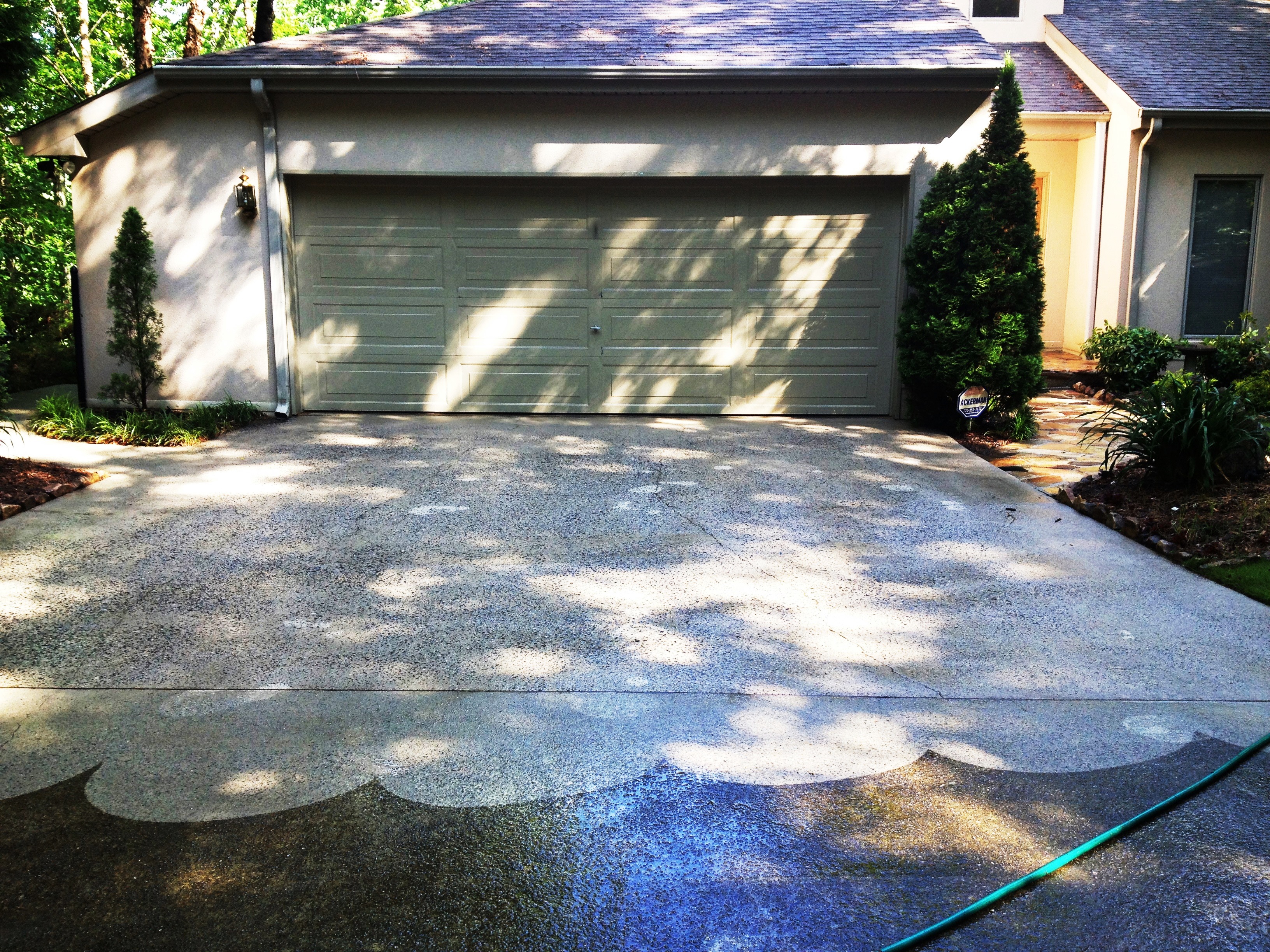 Driveway and concrete cleaning in North Georgia